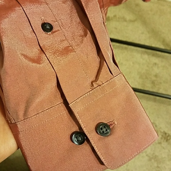 DKNY 50/50 Rayon/Polyester shiny shirt - Picture 5 of 6